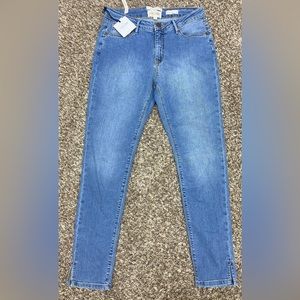 Lola jeans Blair mid rise light 29